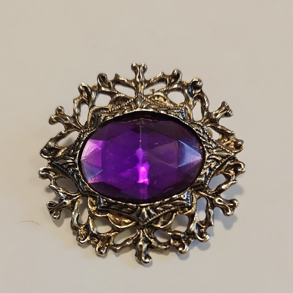 Vintage gold-tone Purple Oval Glass Statement Brooch / Pin